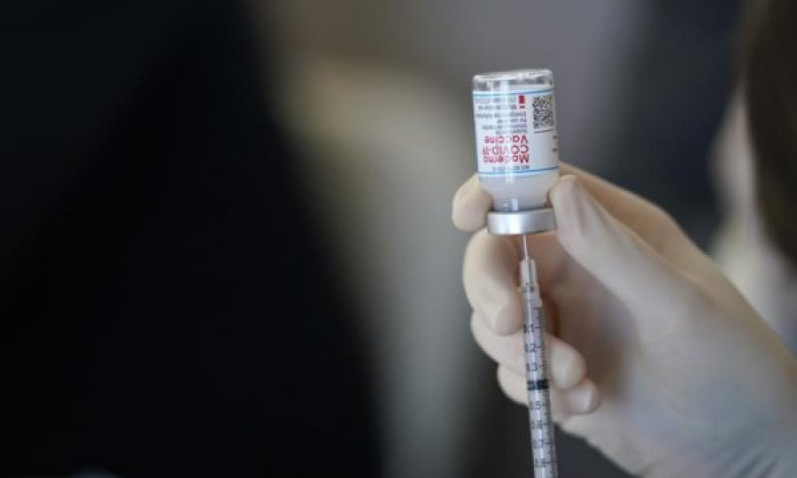 Zvicra miraton dozën e tretë të vaksinës për personat mbi 16 vjeç