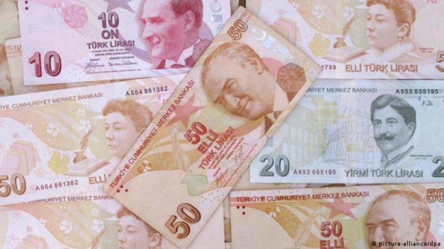 Rënie rekord e vlerës së lirës turke kundrejt dollarit dhe euros