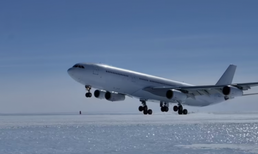 VIDEO/ Ulja e pabesueshme e Airbusit të parë A340 në Antarktik