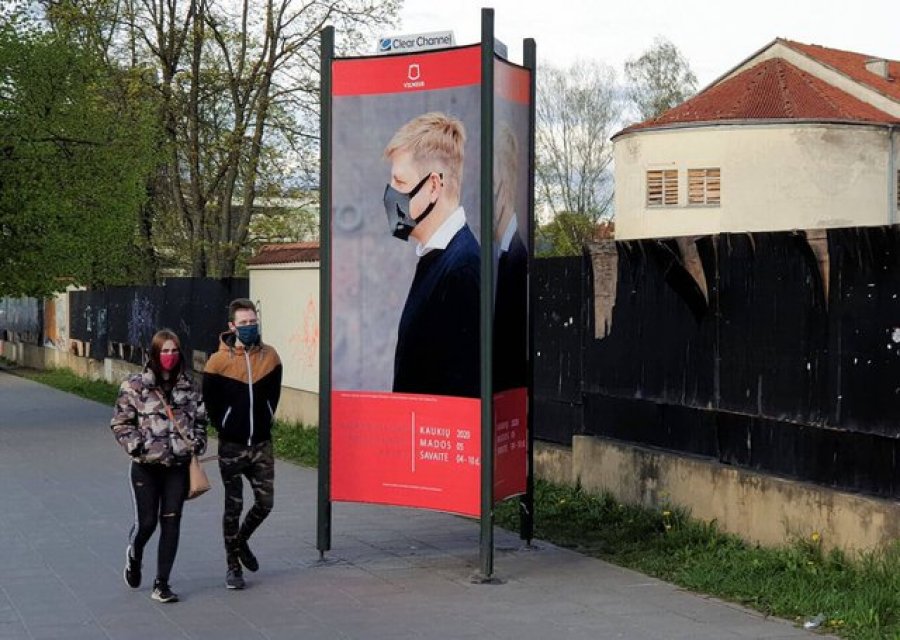 Lituania rivendos përdorimin e maskave në ambientet e brendshme