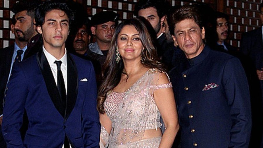 Arrestimi i djemve VIP trondit Indinë, njëri djali i yllit të kinemasë, Shah Rukh Khan 