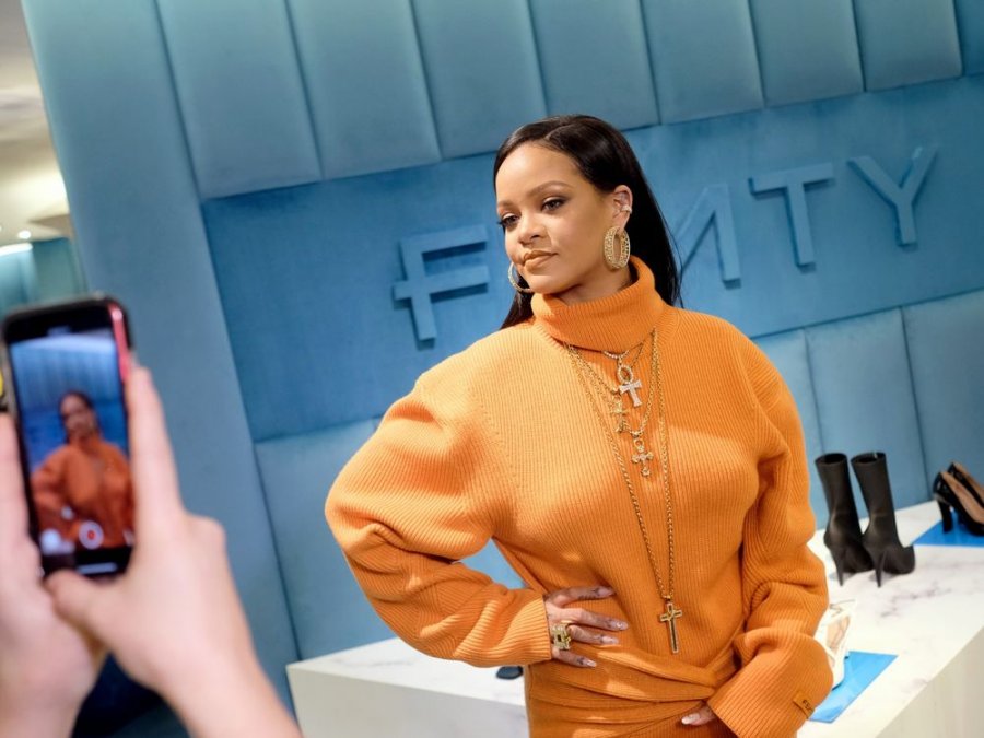 Rihanna më e angazhuar se kurrë me bizneset e saj
