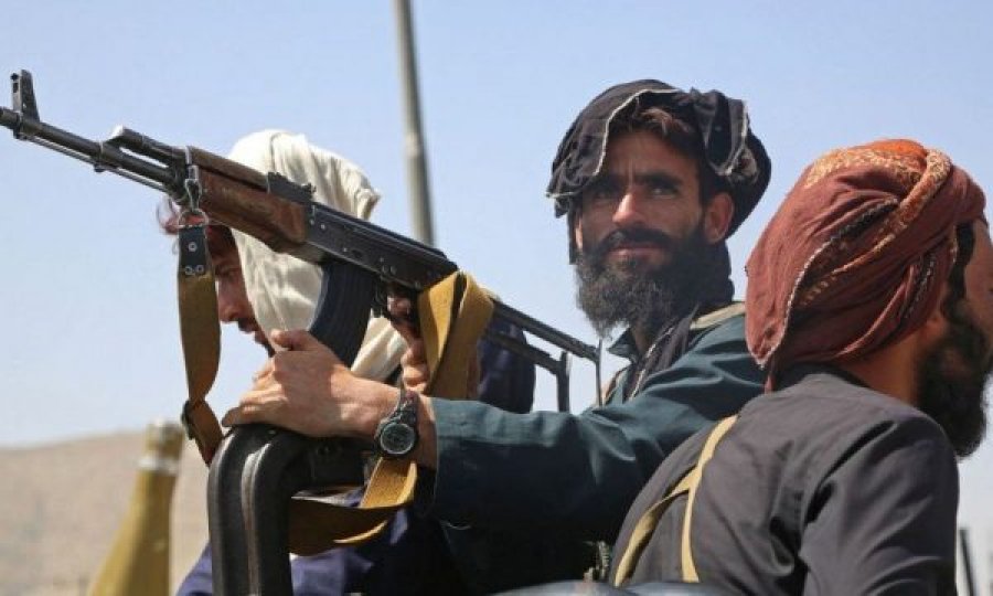 Talibanët arrestojnë katër militantë të IS-it