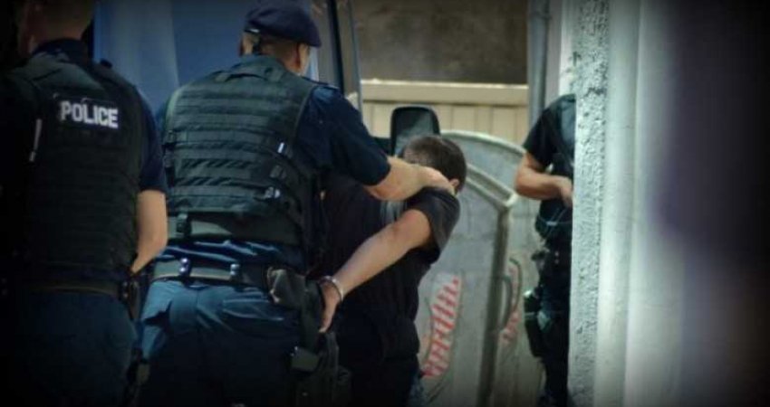 Arrestohen 4 persona në Gjakovë, njëri dyshohet për vjedhje të kabllove në vlerë mijëra euro