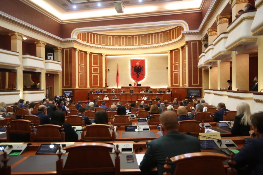 Sot në parlament, ndryshime sekrete në marrëveshjen e Shqipërisë me 'Pfizer' 