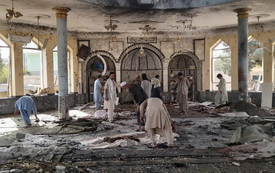 FOTO - Zyrtari taleban: Mbi 100 të vdekur dhe të plagosur nga shpërthimi në Afganistan