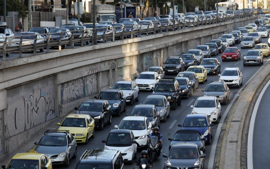 Rrugët e Athinës edhe një herë përmbyten nga trafiku, Bakojanis kërkon masa