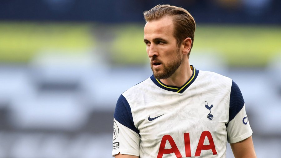 Pakënaqësi ndaj Kane, Rooney mbron yllin e Tottenham