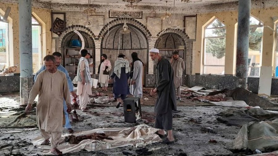 Afganistani rrezikon përplasje civile/ ISIS po sulmon xhamitë Shiite në vend