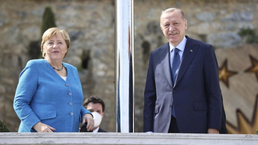 Merkel nuk i kursen kritikat për Erdogan: Po cënoni të drejtat dhe liritë e njerëzve, kërkojmë zgjidhje