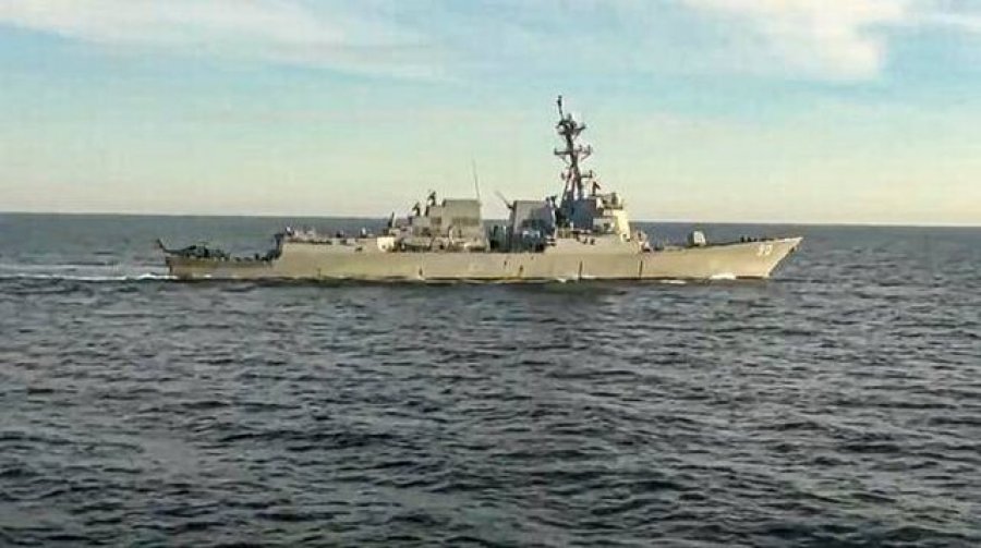 Dy superfuqitë 'përplasen' në det/ Marina ruse i vihet pas luftanijes amerikane  
