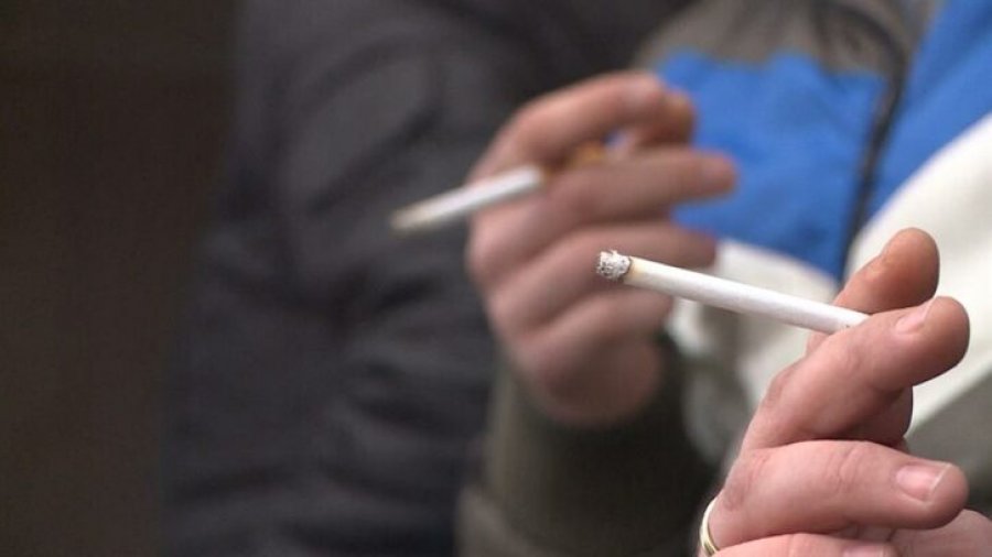 Kompanitë e duhanit në Spanjë do të detyrohen të paguajnë për mbledhjen bishtave të cigareve
