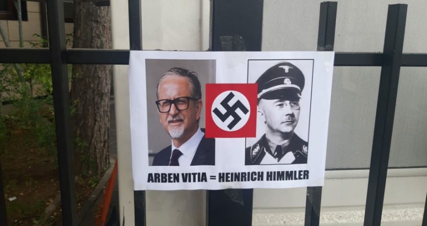 Në protestën kundër vaksinimit të detyruar Vitia krahasohet me nazistin Himmler