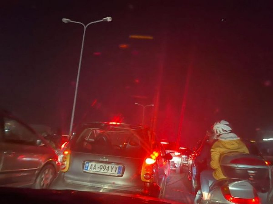 FOTO/ Fluks i rënduar në Tiranë, trafik në Unazën e Madhe dhe në drejtim të Rinasit