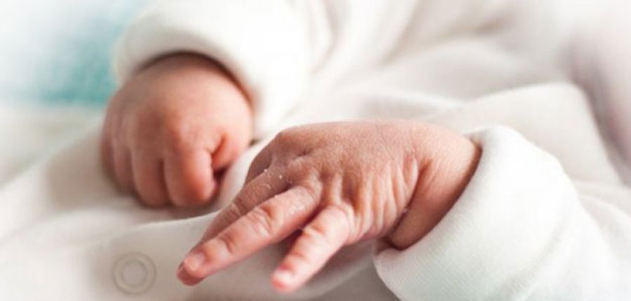 Madakaskar: Një foshnjë e porsalindur gjendet në koshin e plehrave në avion
