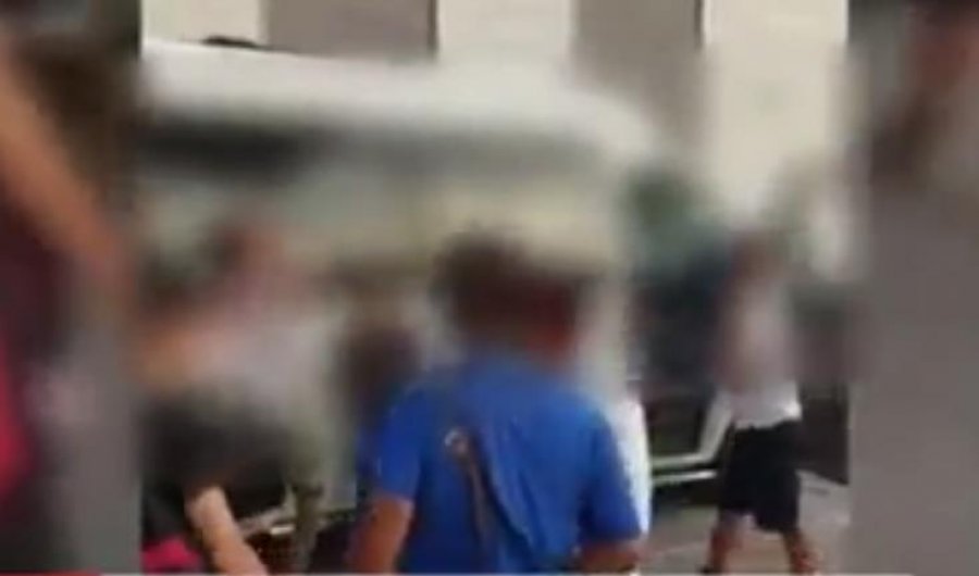 VIDEO/ Kapet duke transportuar 11 emigrantë të paligjshëm, arrestohet 47-vjeçari