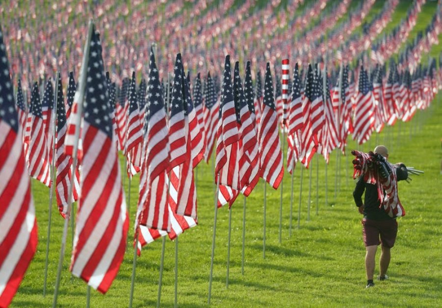 VIDEO/ Mbi 7,000 flamuj amerikanë në nderim të viktimave dhe heronjve të 11 Shtatorit 