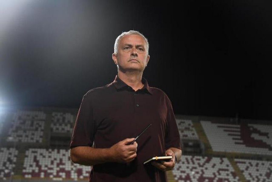 Trajneri i futbollit Jose Mourinho feston një jubile të madh të dielën