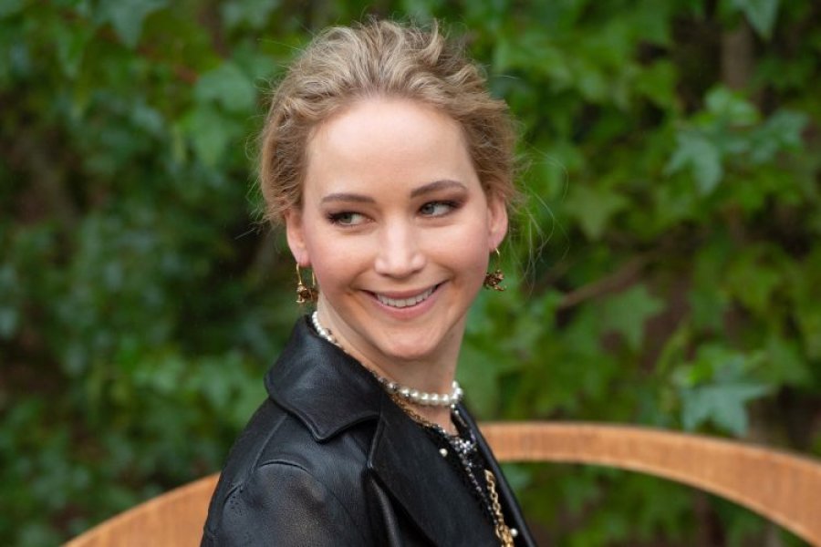 Jennifer Lawrence fotografohet për herë të parë me barkun e rrumbullakosur