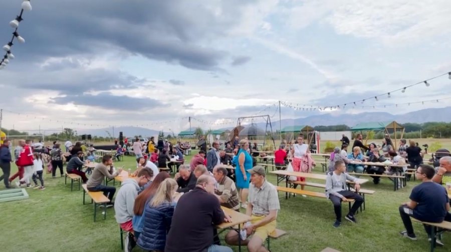 VIDEO/ Festa e Lakrorit rikthehet në Korçë, mijëra turistë vendas e të huaj shijojnë gatimet