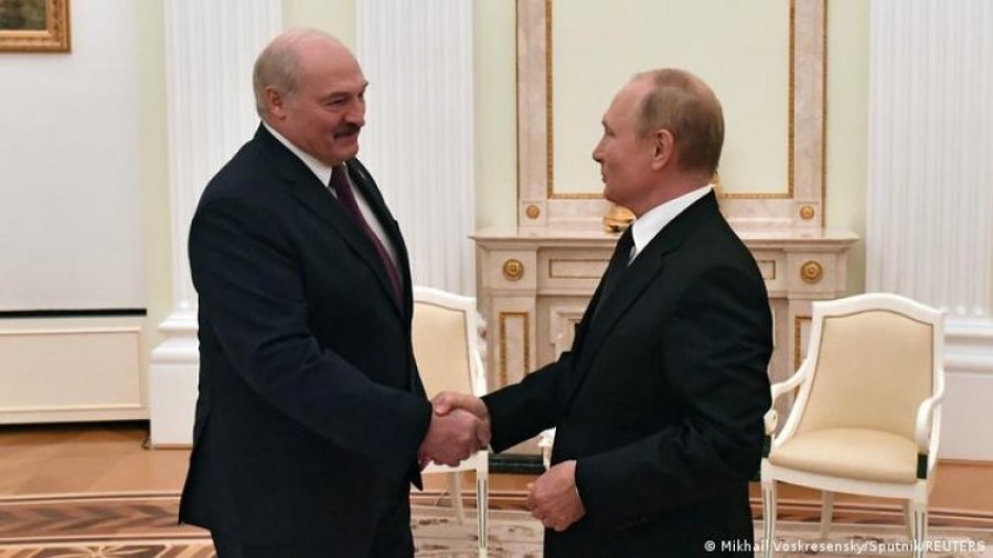 Lukashenko synon të blejë armë me vlerë 850 milionë euro nga Rusia