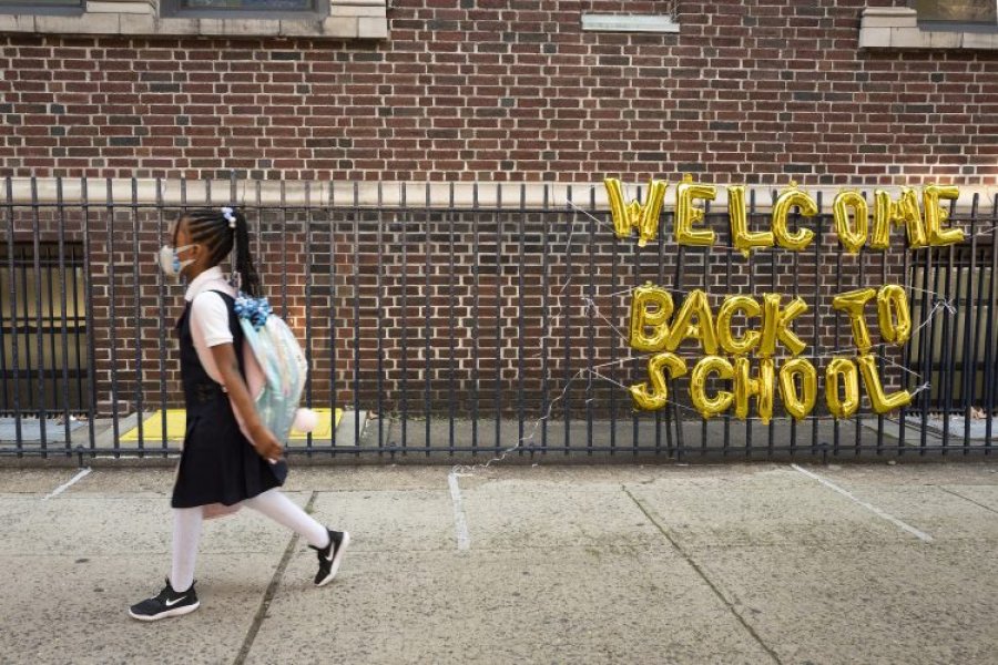 Fëmijët në Nju Jork kthehen në shkolla, mësuesit të detyruar të vaksinohen