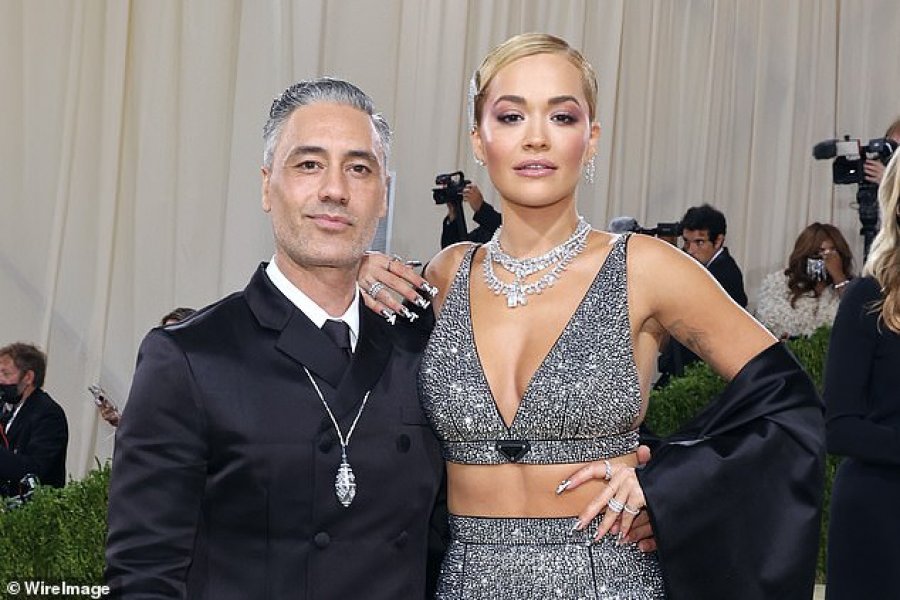 Rita Ora nxit përsëri dyshimet për një fejesë