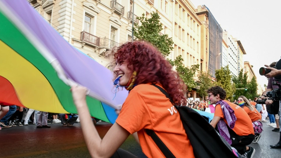 Eurodeputetët bëjnë thirrje për mbrojtjen e familjeve LGBTQ+, sanksione kundër Polonisë dhe Hungarisë