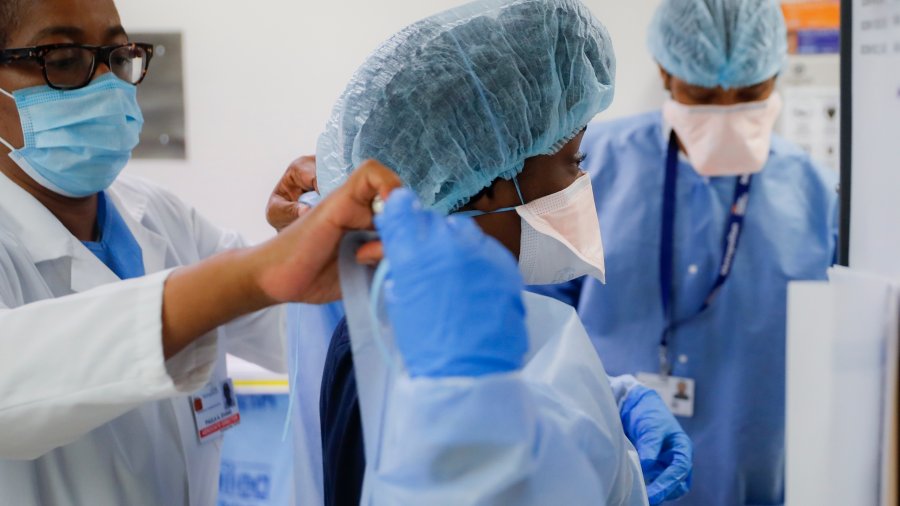 Spitalet e Nju Jorkut nisin largimin nga puna të personelit që refuzoi vaksinimin Covid