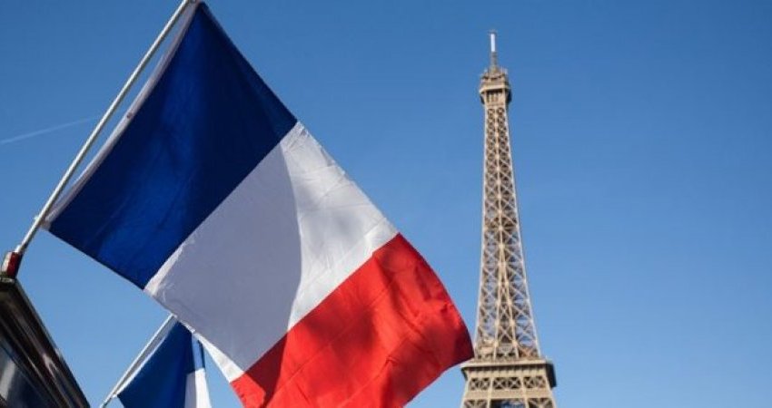 Franca rikthen ambasadën në Kiev