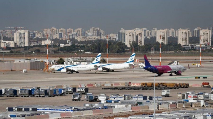 VIDEO/ Kaos në aeroportin e Izraelit, një familje kishte me vete një predhë të pashpërthyer