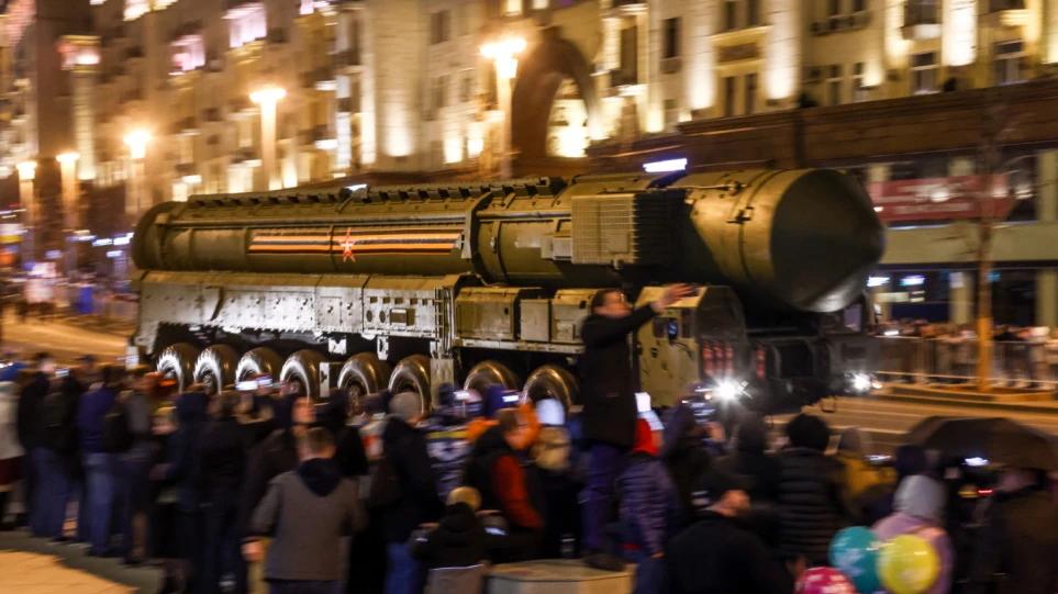 VIDEO/ Fillojnë provat në Moskë për paradën e 9 majit, Putin i dërgon sërish mesazh Perëndimit 