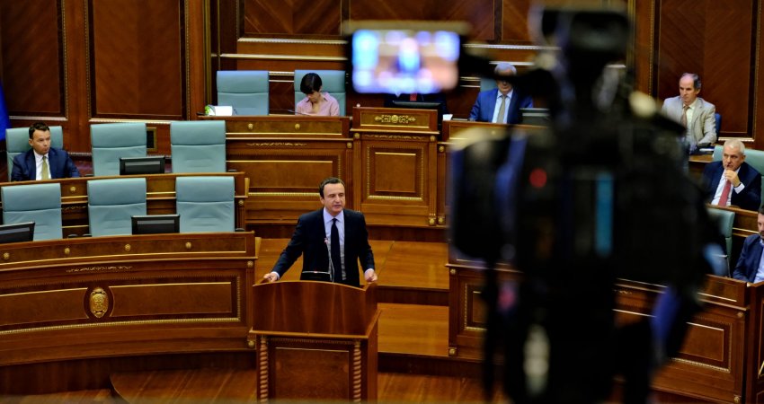 Albin Kurtin arsyeton shtyrjen e vendimit për targat dhe dokumentet e Serbisë 