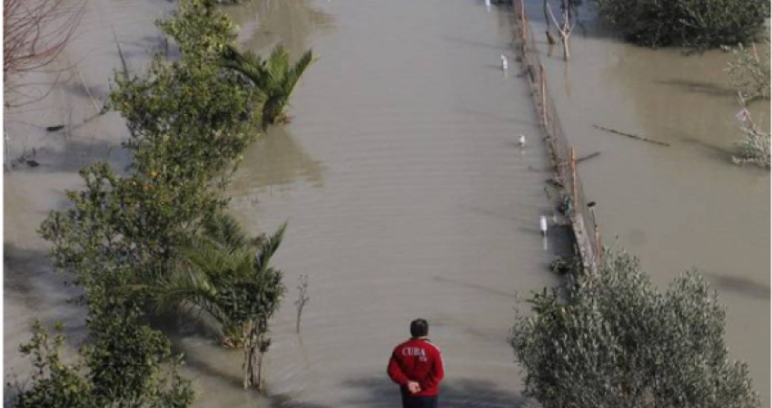 Përmbyten rrugët në disa qytete të Kosovës
