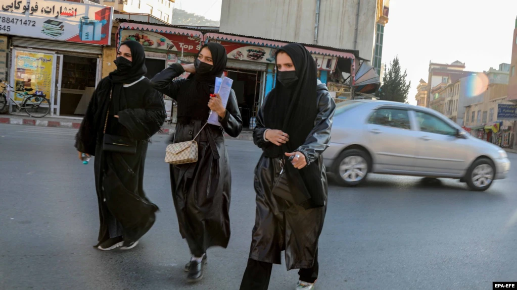‘As islamik, as njerëzor’/ Talebanëve u kërkohet anulimi i vendimit për ndalim të universiteteve për gratë