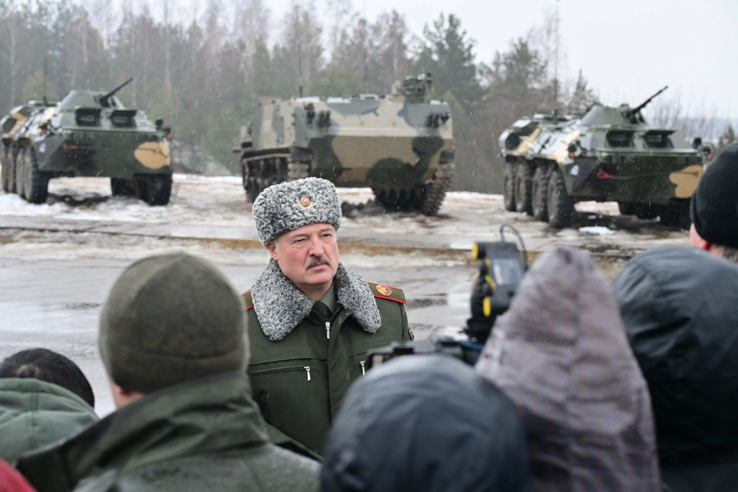Ukraina përgatitet për mundësinë e një sulmi tokësor nga Bjellorusia