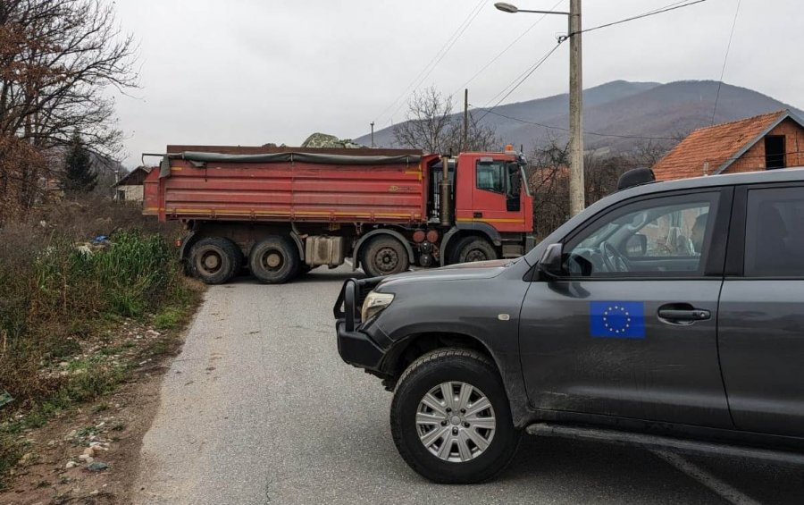 Reagon EULEX: Jemi duke kryer patrullime vëzhguese në Mitrovicën e Veriut 
