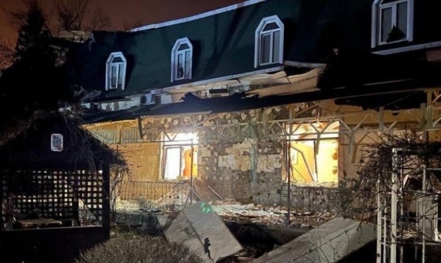 Forcat ukrainase bombardojnë hotelin në Donetsk, plagosen dy politikanë rusë
