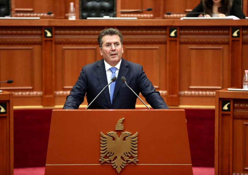 Mediu në Parlament: Duhet të jemi të preokupuar sa më shumë me atë që po ndodh në veri të Kosovës