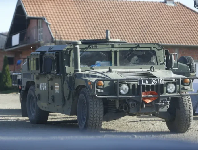 Ministria e Mbrojtjes e Letonisë tregon për sulmin ndaj ushtarëve në Zubin Potok