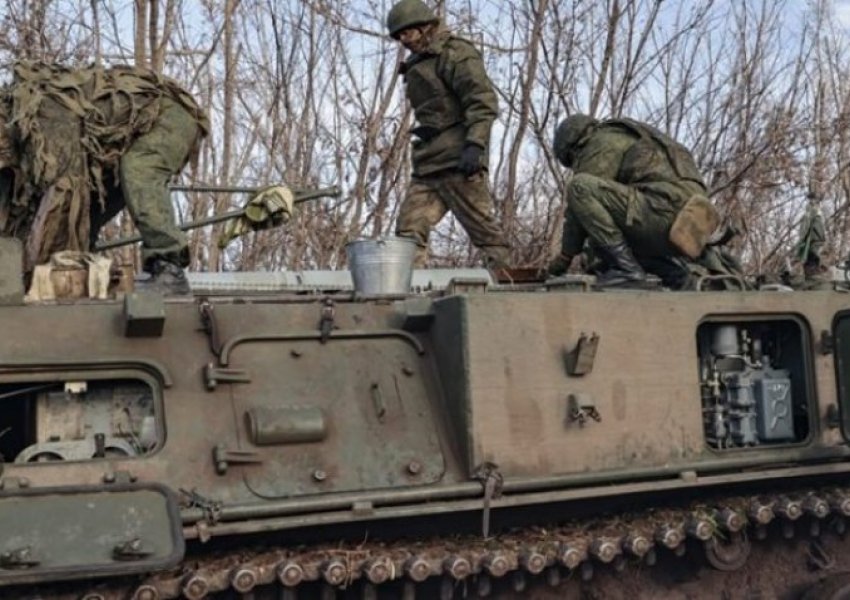 Analisti ushtarak: Rusëve në Bakhmut u mungojnë ushtarët dhe pajisjet