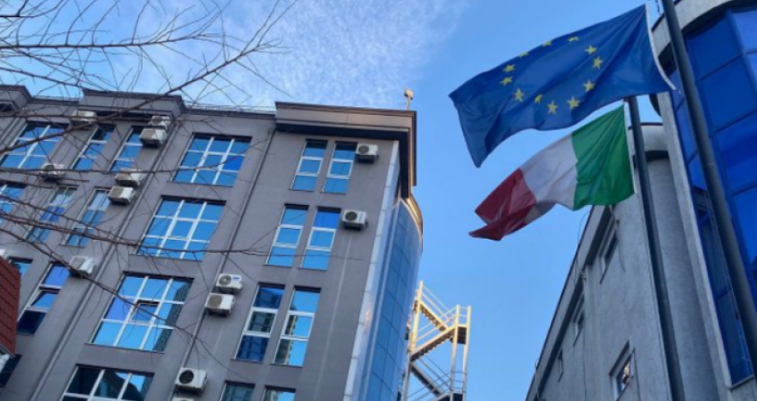 'S'ka asnjë justifikim për dhunën' - Ambasada e Italisë reagon për sulmet ndaj gazetarëve