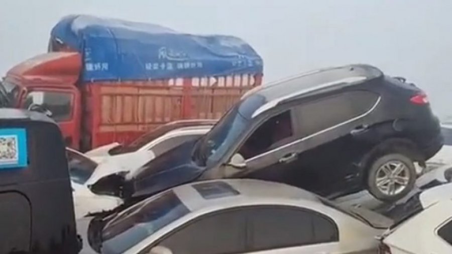 Aksident masiv në Kinë, përfshihen 200 vetura, humb jetën një person