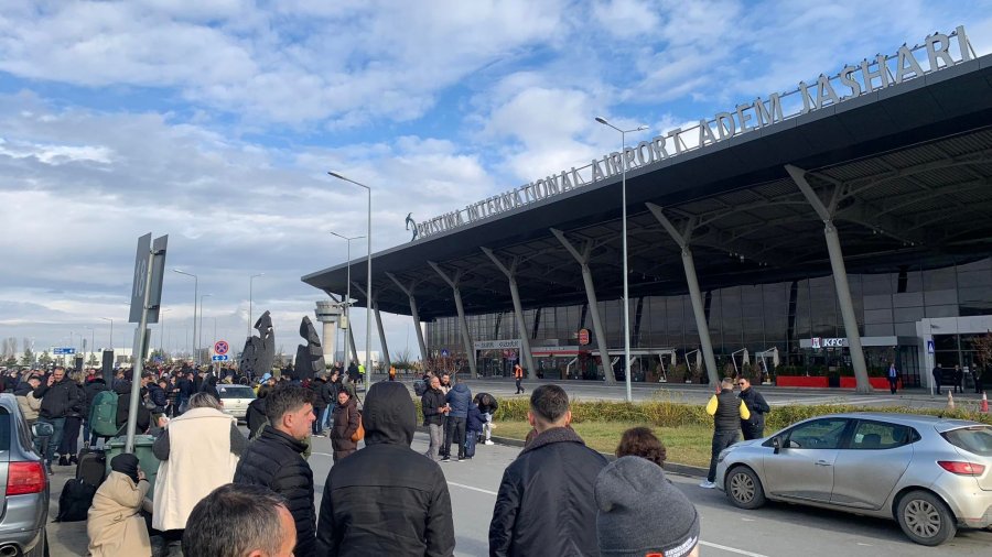 Rifillon puna në aeroportin e Kosovës, Policia: U dha alarm i rremë për eksploziv 