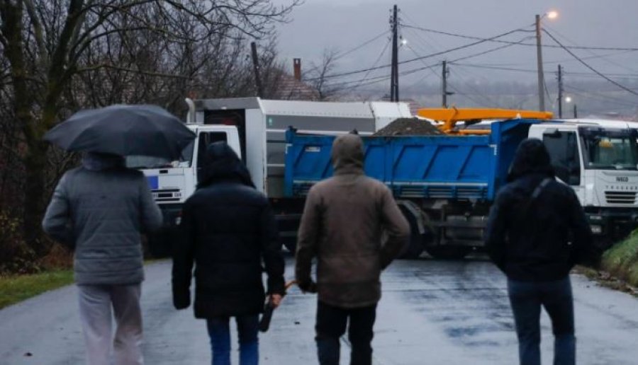 Përplasje mes organizatorëve të barrikadave dhe Listës Serbe në veri të Kosovës