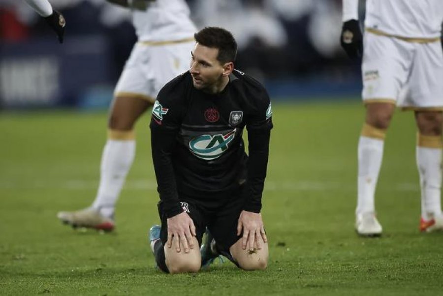 Messi luajti për herë të parë me 'dhjetën' mbi shpinë te PSG, parisienët tronditën tifozët e tyre