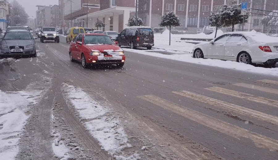 VIDEO/ Bora, 5 aksidente në Korçë