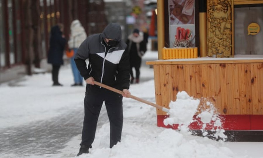 Ukraina, betejë me Rusinë, betejë edhe me Covid: 35 mijë infektime në ditë