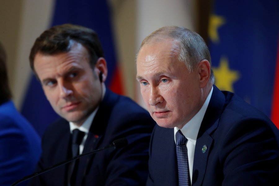 Macron bisedon me Putin për krizën në Ukrainë