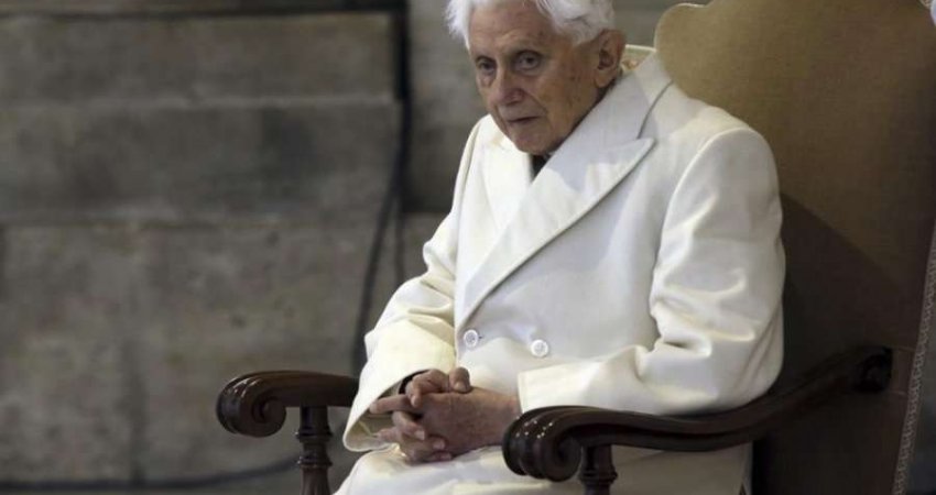 Papa kërkon falje publike për rastet e abuzimit